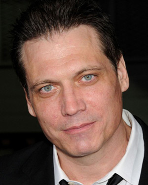 Holt McCallany bas rutten